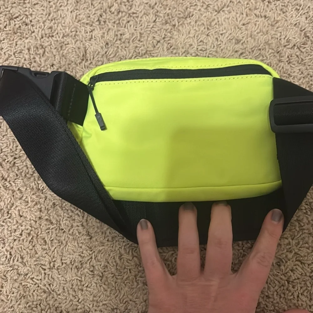 Lululemon fannypack - Picture 5 of 5